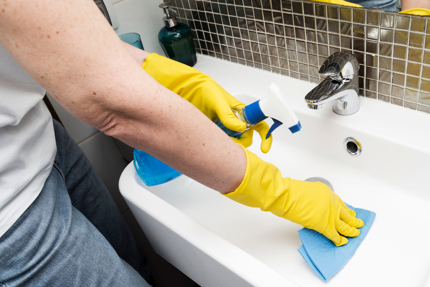 Deodorising & Sanitising img